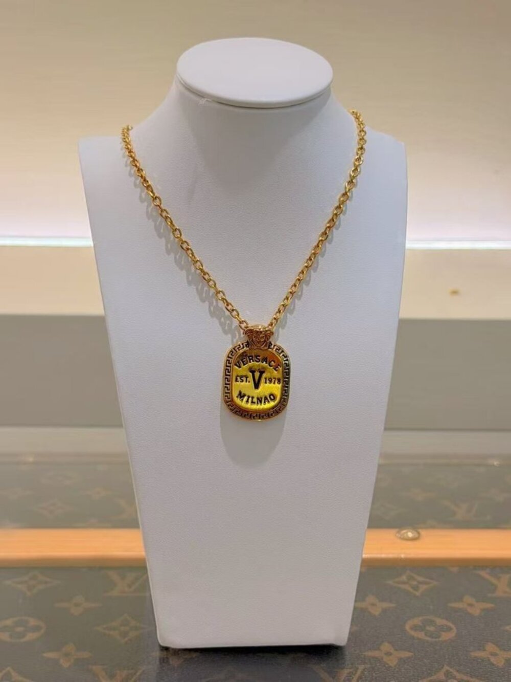 Gold Vintage Medallion Pendant Necklace Retro Statement Chain Jewelry